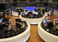 Financial Times:Η Ευρώπη κάθεται σε χρυσάφι–Γιατί οι Αμερικανοί βλέπουν ευκαιρίες εκεί που ΕΕ βλέπει αδιέξοδο