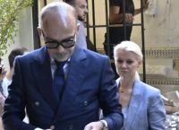 Θάνατος Μαζωνάκη: Σβησμένα μηνύματα και αναζητήσεις στην AI στο κινητό της γιατρού