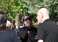 Μαζωνάκης: Τα ουρλιαχτά της Μαρίας πάνω από το μνήμα – «Σήκω, Γιώργο»