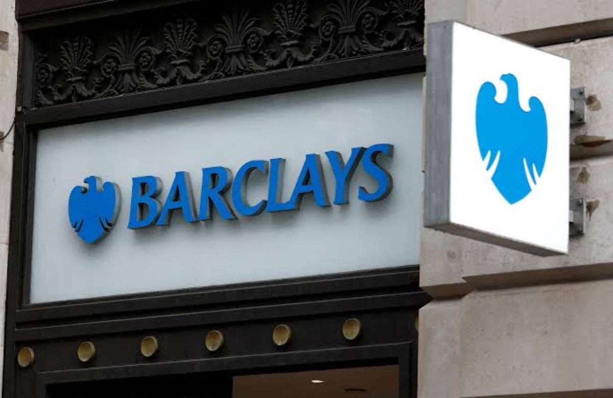 Barclays: «Τσεκούρι» σε 5.000 θέσεις εργασίας – Η τεχνητή νοημοσύνη αλλάζει βίαια τον τραπεζικό χάρτη