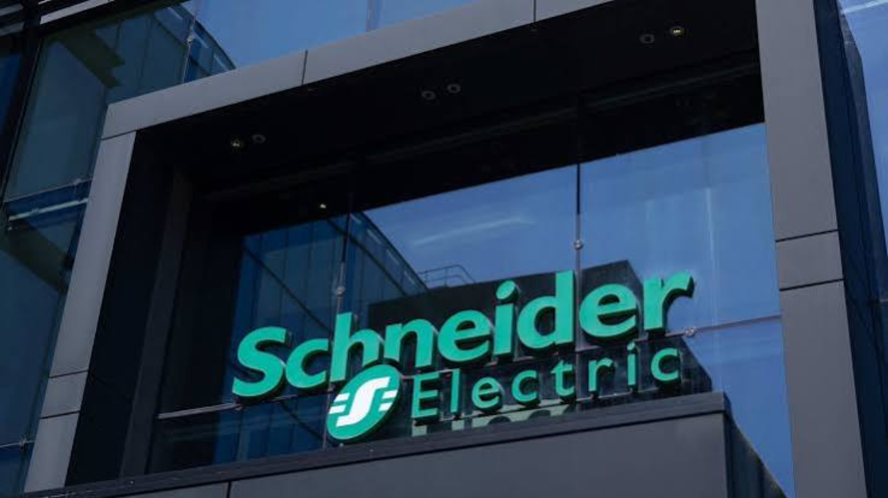 Schneider Electric: Γιατί δίνει $23,7 δισ. για την PTC – Η μάχη για το «λειτουργικό σύστημα» της βιομηχανίας