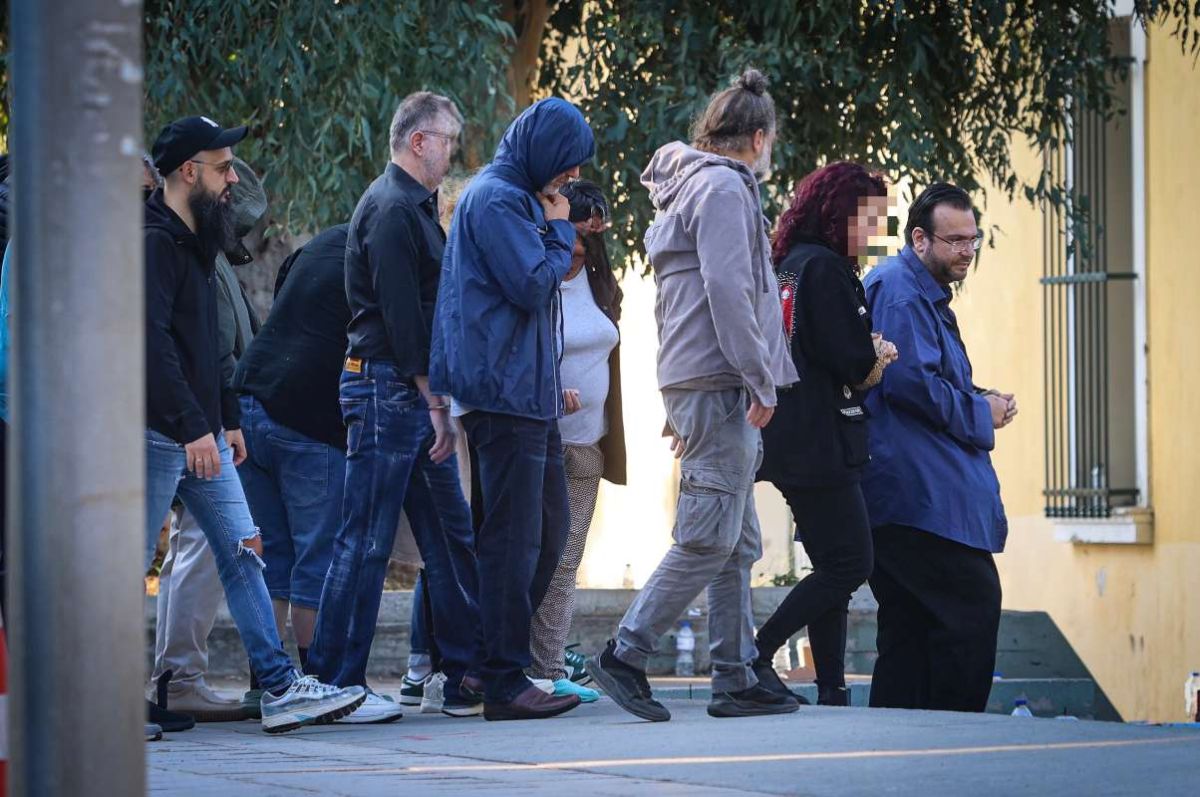 Απάτη σε βάρος του ΕΦΚΑ: Στην Ευελπίδων ο Φίλιππος Καμπούρης, η σύζυγός του και οι υπόλοιποι κατηγορούμενοι