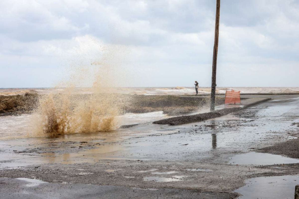 Κακοκαιρία: Συναγερμός με 112 σε Εύβοια, Σκύρο και Σποράδες – «Μείνετε μακριά από επικίνδυνες μετακινήσεις»
