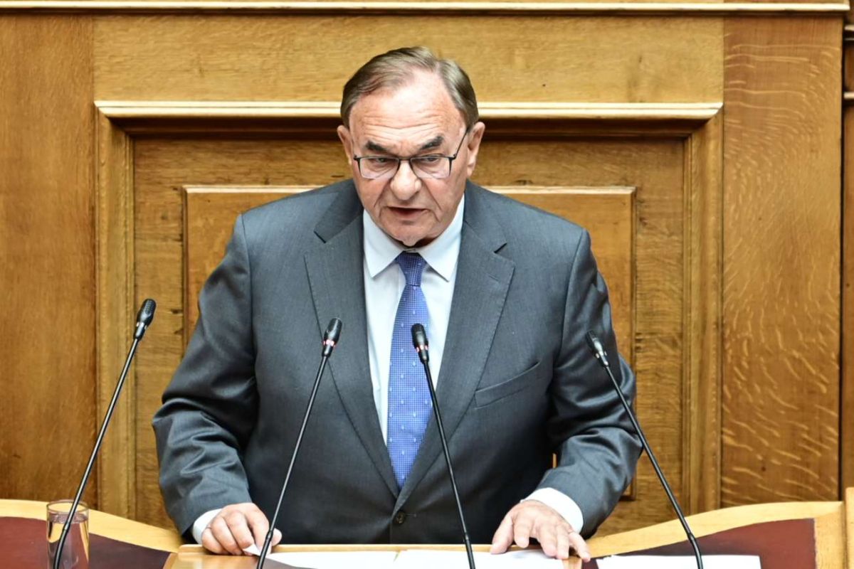 Καλογερόπουλος: Πίσω από το «τον ήπιαμε» — «Ατυχής έκφραση», τώρα στηρίζει τους κυβερνητικούς χειρισμούς