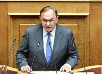 Καλογερόπουλος: Πίσω από το «τον ήπιαμε» — «Ατυχής έκφραση», τώρα στηρίζει τους κυβερνητικούς χειρισμούς