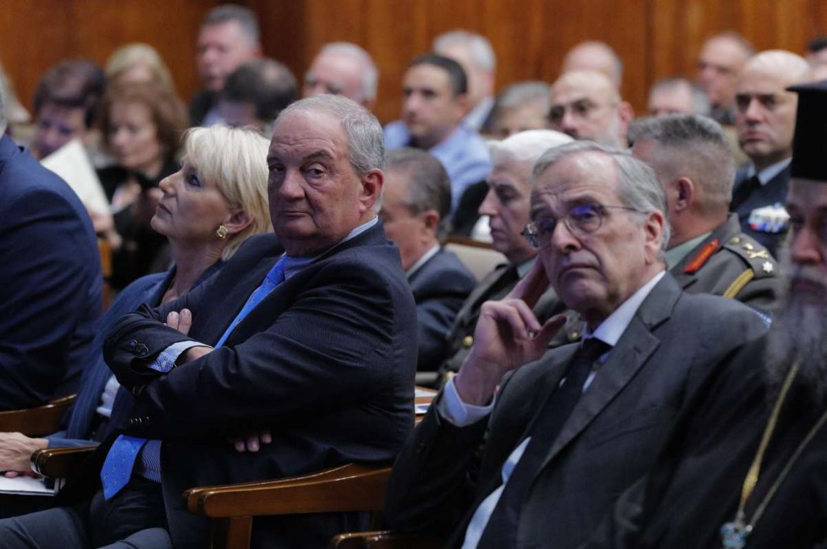 «Άλλοι πρέπει να τον ακούσουν»: Το καρφί Σαμαρά μετά τις βολές Καραμανλή για τα εθνικά