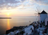 Σαντορίνη: Η νέα καμπάνια με τα 32 βίντεο – Κρασί, γαστρονομία και εμπειρίες πέρα από το ηλιοβασίλεμα