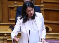 «Λεφτά στον εργαζόμενο»: Το σχέδιο Κεραμέως για 2,5 εκατ. μισθωτούς και το φρένο στους αλγορίθμους