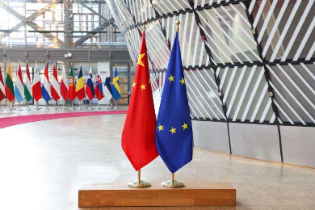 ΕΕ–Κίνα: Εκεχειρία στα υβριδικά, ανοιχτός ο πόλεμος των 360 δισ. ευρώ