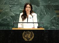 ΟΗΕ: Τα ΗΑΕ ρίχνουν στη μάχη τη Λάνα Νουσεϊμπέχ – Η γυναίκα που μπορεί να γράψει ιστορία