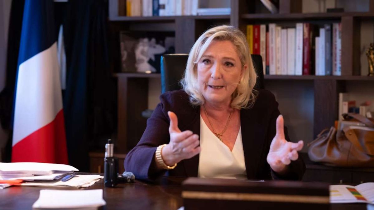 Λεπέν κηρύσσει πόλεμο στις Βρυξέλλες: «Κόβω 11,1 δισ. ευρώ» – Σχέδιο για ΕΕ χωρίς πανίσχυρη Κομισιόν