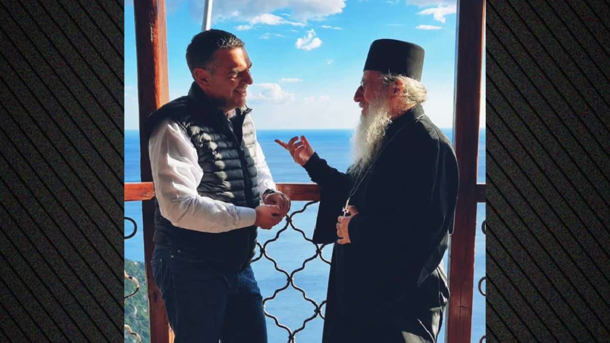 Τσίπρας στο Άγιο Όρος,άναψαν τα αίματα:«Ψέλνεις στη Σιμωνόπετρα,ακούγεται στον Άδη»–Πολάκης:«Ντροπή & αίσχος»