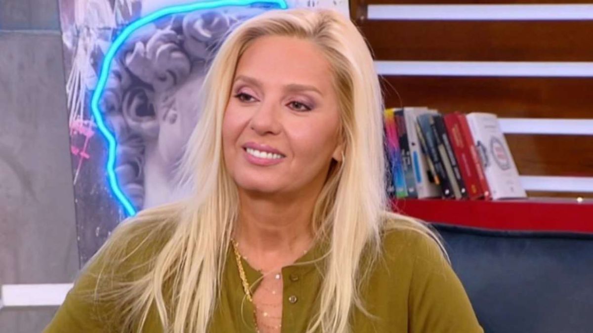 Έλενα Μακρή: Εκπλήρωσε την τελευταία επιθυμία του Αντώνη Λυμπέρη–«Σκόρπισα την τέφρα του στη Ρήνεια και Δήλο»