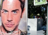 Μνημόσυνο Γιώργου Μαζωνάκη στη Νίκαια: Συντετριμμένη η οικογένεια–Πλήθος κόσμου και αυξημένα μέτρα ασφαλείας