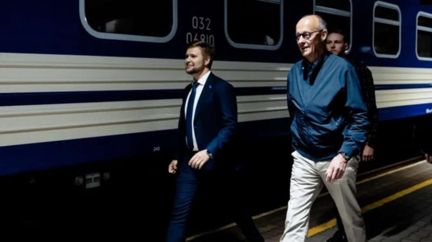 Ρωσικό πλήγμα στη Βόρεια Γέφυρα του Κιέβου την ώρα της επίσκεψης Μερτς [pics]
