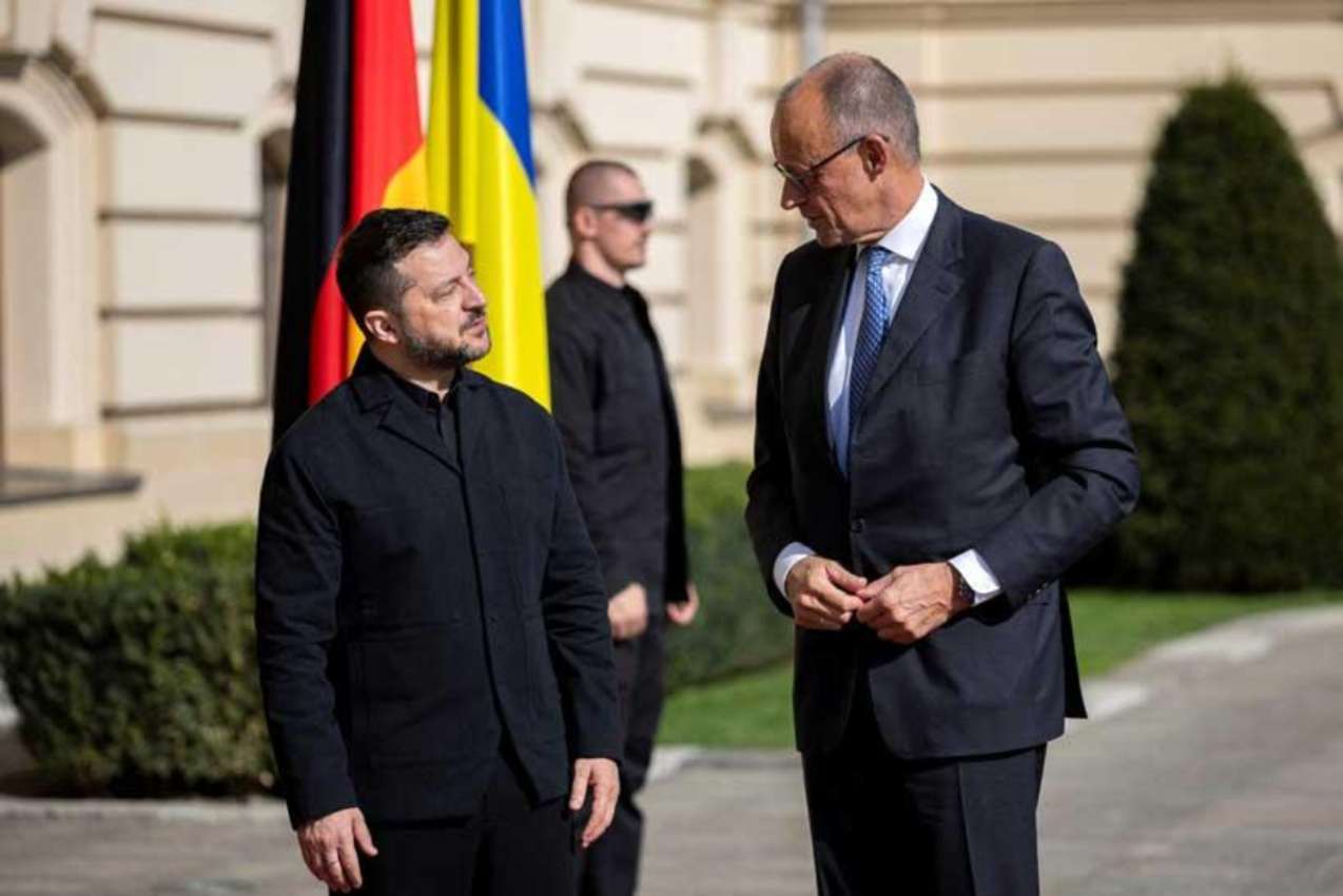 Μερτς προς Μόσχα: «Δεν εκφοβιζόμαστε» – Νέα βοήθεια στην Ουκρανία μέσα σε σειρήνες και εκρήξεις