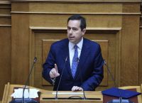 Μηταράκης: «Δεν φορολογούμε τα υπερκέρδη, παίρνουμε στήριξη από τα διυλιστήρια» – Η κόντρα στο OPEN