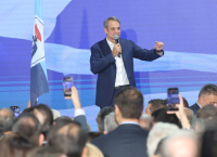 Μητσοτάκης: «Λαϊκιστές με καινούργια ρούχα» – Πυρά στους αντιπάλους, καμπανάκι στη ΝΔ