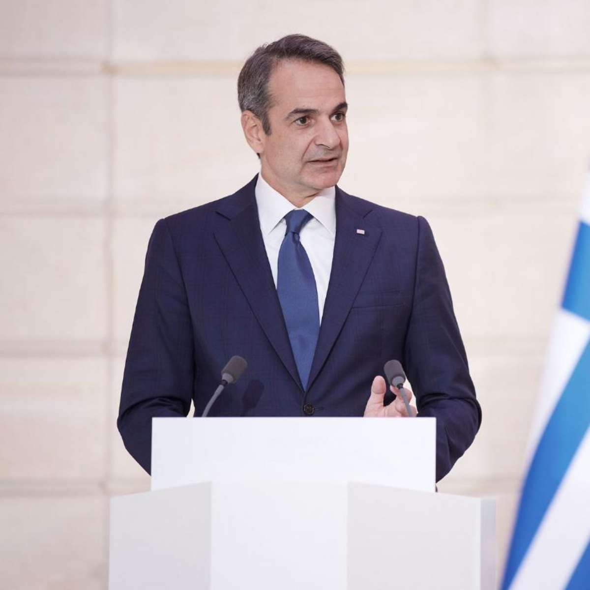 Πολιτική φωτιά για καύσιμα και χρέη: Ο Μητσοτάκης εξαγγέλλει ανάσα, η αντιπολίτευση ανοίγει μέτωπο