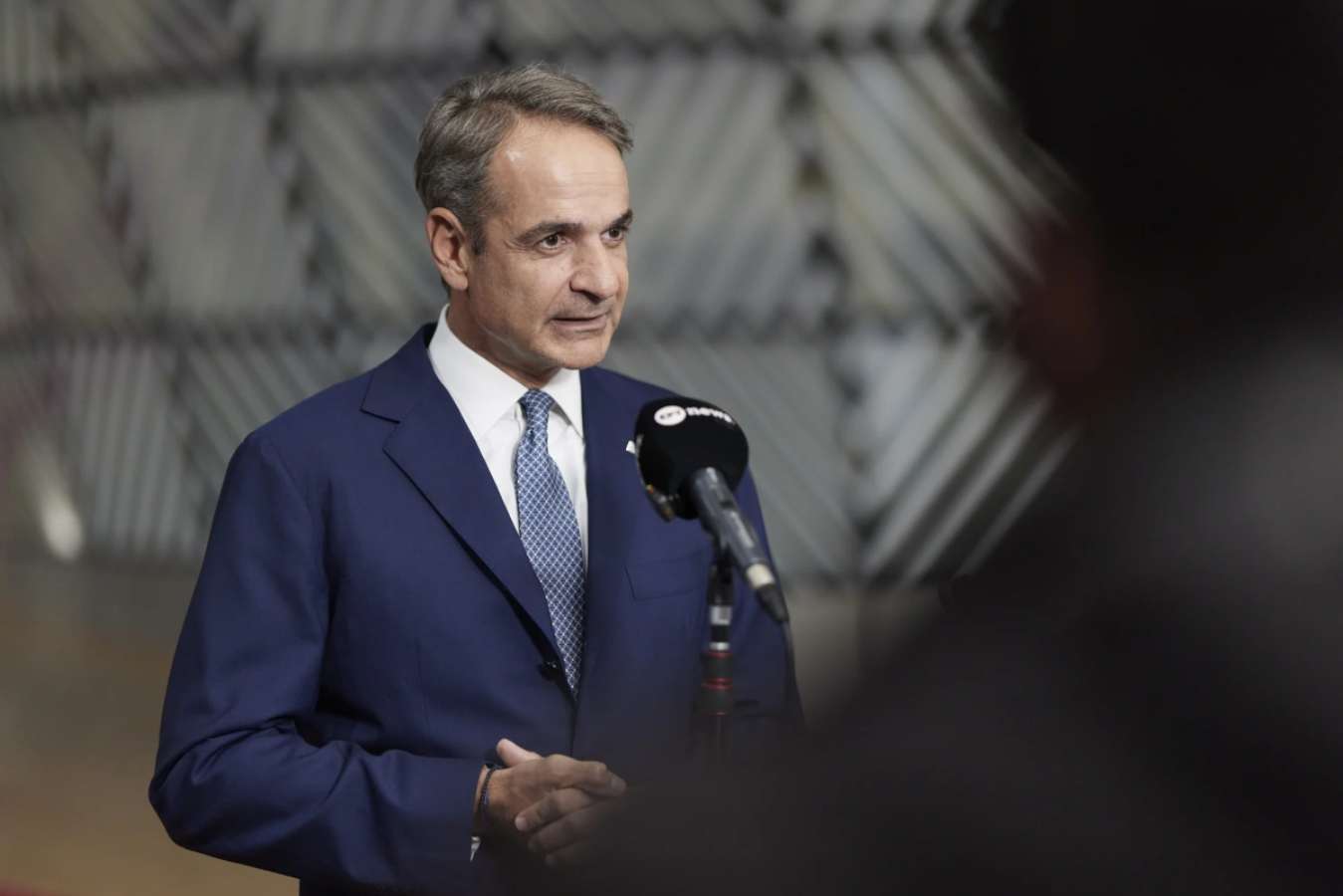 Μητσοτάκης: «Ισχυρή φωνή στην Ευρώπη» — Πολιτικό σφυροκόπημα για ακρίβεια και χρέη