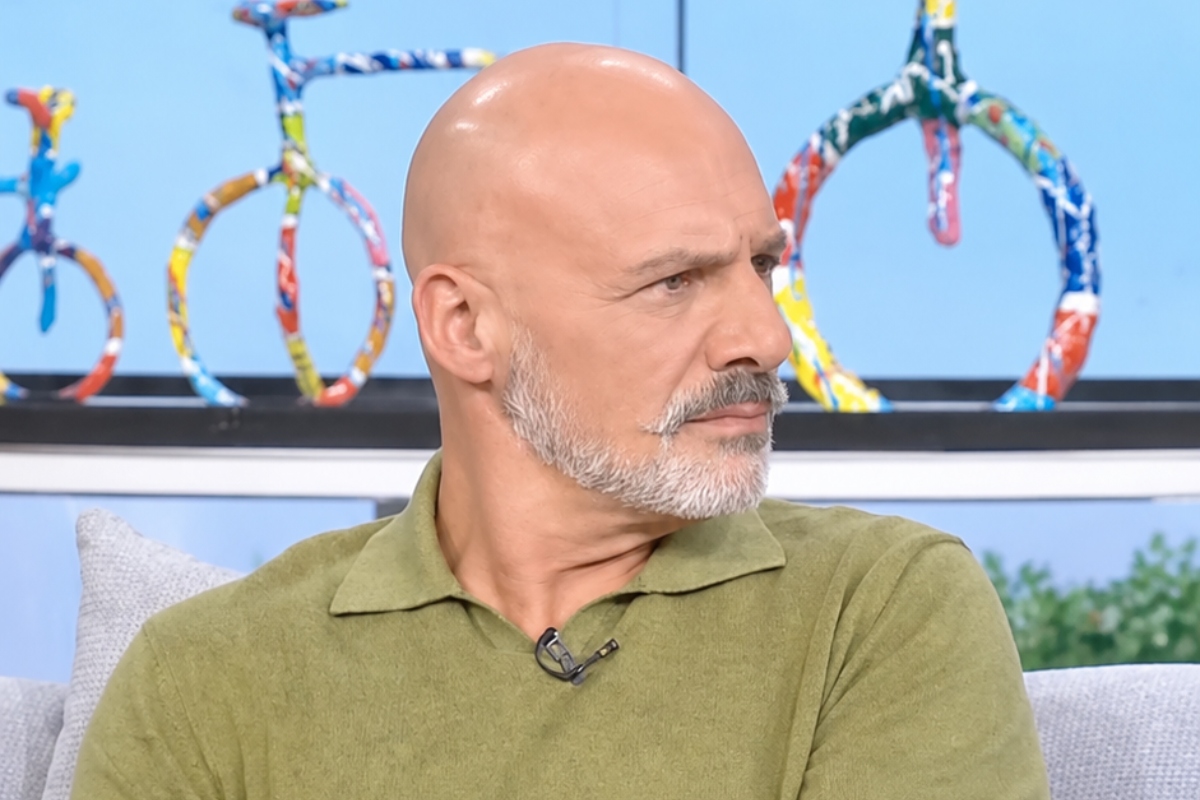 Νίκος Μουτσινάς: «Δεν ξαναέρχομαι, είναι ντροπή» – Η ερώτηση για τον σύντροφό του που τον αιφνιδίασε