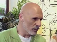 Μουτσινάς: «Έχουμε πάθει μια στενοχωρολαγνεία – Ο κόσμος έχει συνηθίσει πια στο αρνητικό και στο μαύρο»