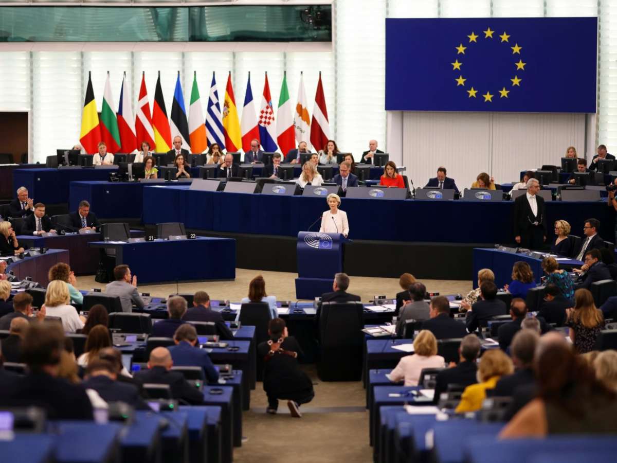 Ρήγμα Βρυξελλών–Τραμπ για τον Πούτιν: «Δεν θα πληρώνουμε τον πόλεμό του» – Η Ευρώπη υψώνει τείχος