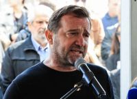 Τέμπη: «Κεραυνοί» Πλακιά κατά Βελόπουλου – «Οστά σκύλου και μοσχαριού, όχι των παιδιών μας!»