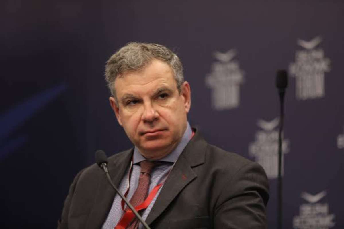Βέττας: Το ακριβό χρήμα χτυπά και την Ελλάδα — «Δεν είμαστε ακόμη σε κρίση χρέους»
