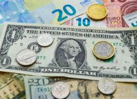 Ευρώ: Η παγίδα των 1,12 δολαρίων – Η Γαλλία τρομάζει τις αγορές και η ΕΚΤ κρατά κλειστά τα χαρτιά της