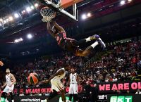 Ολυμπιακός – Αρμάνι 84-78: Νίκη με υπογραφή Βεζένκοβ και ΜακΙντάιρ