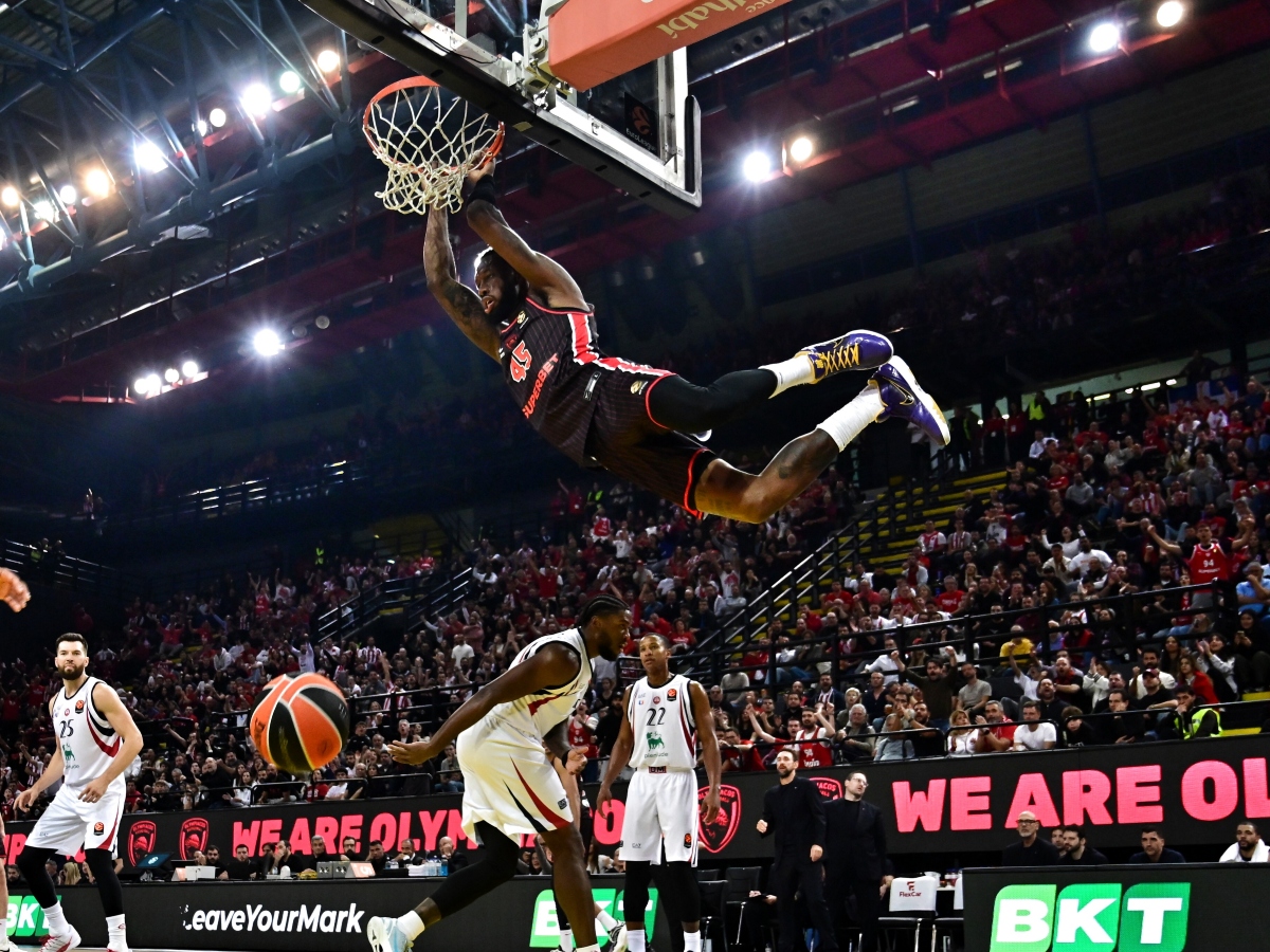 Ολυμπιακός – Αρμάνι 84-78: Νίκη με υπογραφή Βεζένκοβ και ΜακΙντάιρ