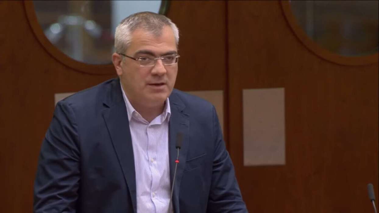 Παπαδάκης: «Κοροϊδία οι 120 δόσεις» – ΚΚΕ για καύσιμα: Κόψτε ΕΦΚ, βάλτε πλαφόν