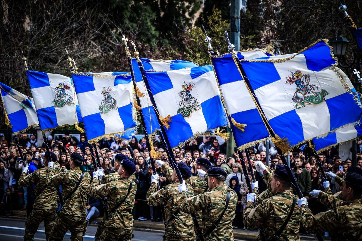 28η Οκτωβρίου: Κλειστοί δρόμοι σε Αθήνα και Θεσσαλονίκη – Πού ακυρώνονται οι παρελάσεις λόγω κακοκαιρίας