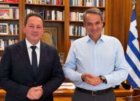 Μητσοτάκης–Πέτσας: Συνάντηση με «γεμάτη» ατζέντα – Νοσοκομείο, Προαστιακός και έργα 1 δισ.