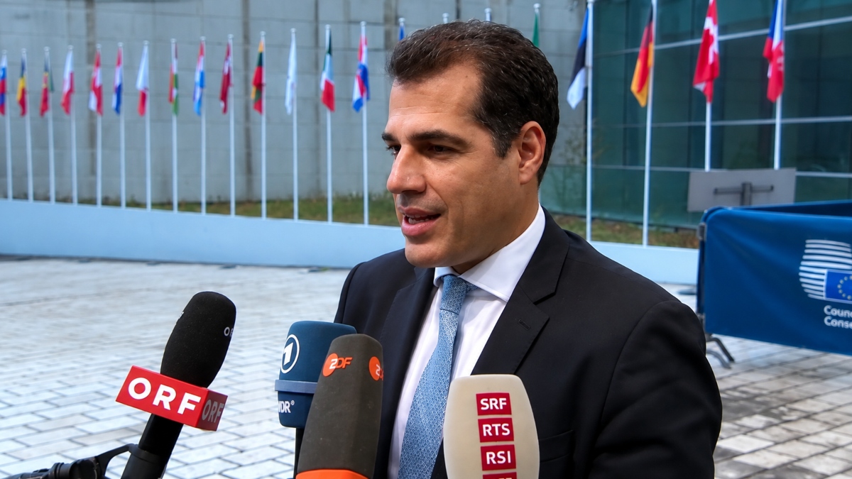 Πλεύρης από Λουξεμβούργο: «Η Ευρώπη πρέπει να προστατευτεί» – Η ελληνική πρόταση για έκτακτο μηχανισμό