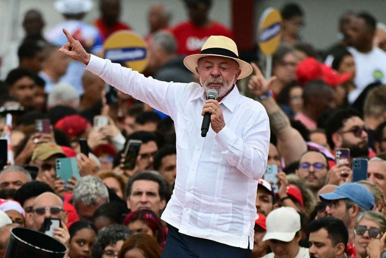 Ψηφιακός πόλεμος στη Βραζιλία: Ο Lula τα βάζει με Zuckerberg – Φόβοι για «αόρατη» παρέμβαση στις κάλπες