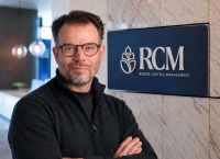 Rokos Capital: Έστησε εταιρεία στην Αθήνα ο δισεκατομμυριούχος – Η Ελλάδα στο παιχνίδι των hedge funds