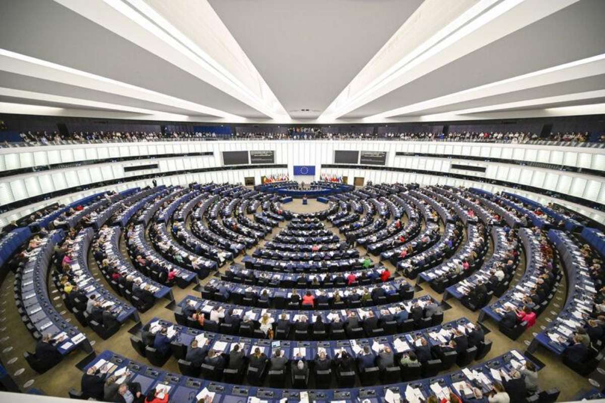 «Πολιορκία» στις Βρυξέλλες από τις καπνοβιομηχανίες: 400 συναντήσεις με ευρωβουλευτές – Ποιοι πρωταγωνιστούν