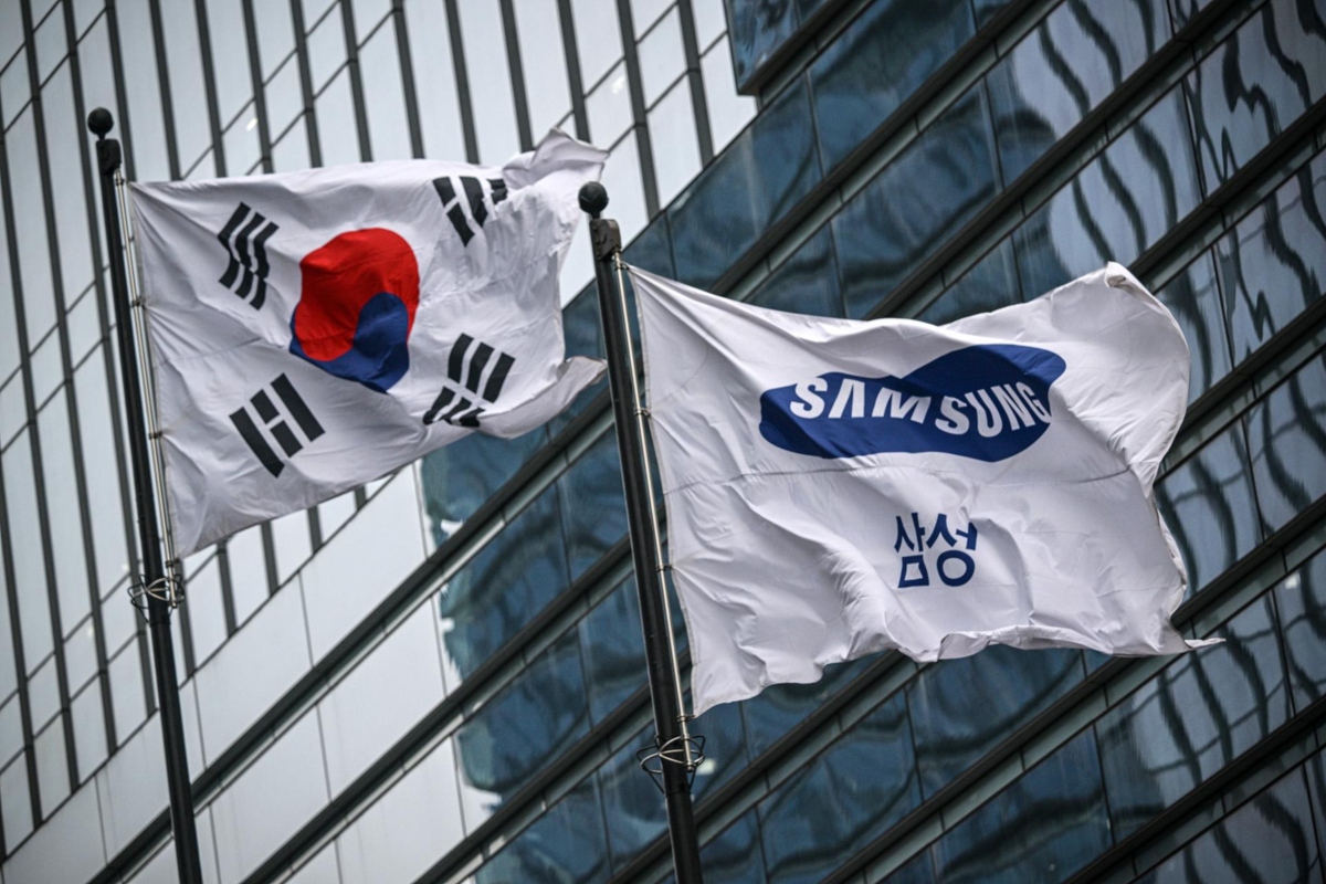 Σοκ στη Samsung: Κέρδη-μαμούθ 80 δισ. δολαρίων, αλλά η μετοχή βουλιάζει – Τι φοβάται η Wall Street;