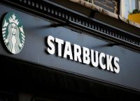 Starbucks: Επιστρέφει τα δισεκατομμύρια στους μετόχους – Η Κίνα φρενάρει το μεγάλο comeback
