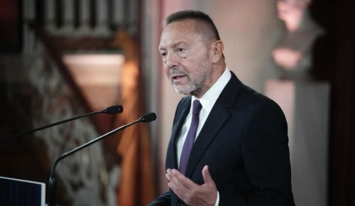 Χρέος 12,84 δισ.: Η κυβέρνηση μιλά για κέρδη 370 εκατ. – Το ΠΑΣΟΚ καταγγέλλει φορολογική αφαίμαξη