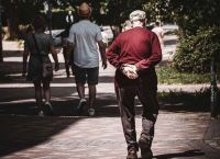 «Τεφτέρια» στα φαρμακεία και συνταξιούχοι στη δουλειά: Κραυγή αγωνίας για την ακρίβεια