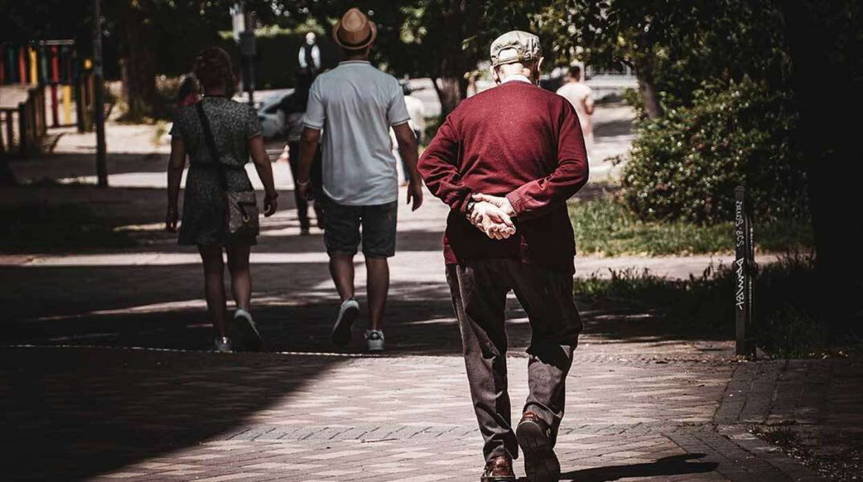 «Τεφτέρια» στα φαρμακεία και συνταξιούχοι στη δουλειά: Κραυγή αγωνίας για την ακρίβεια