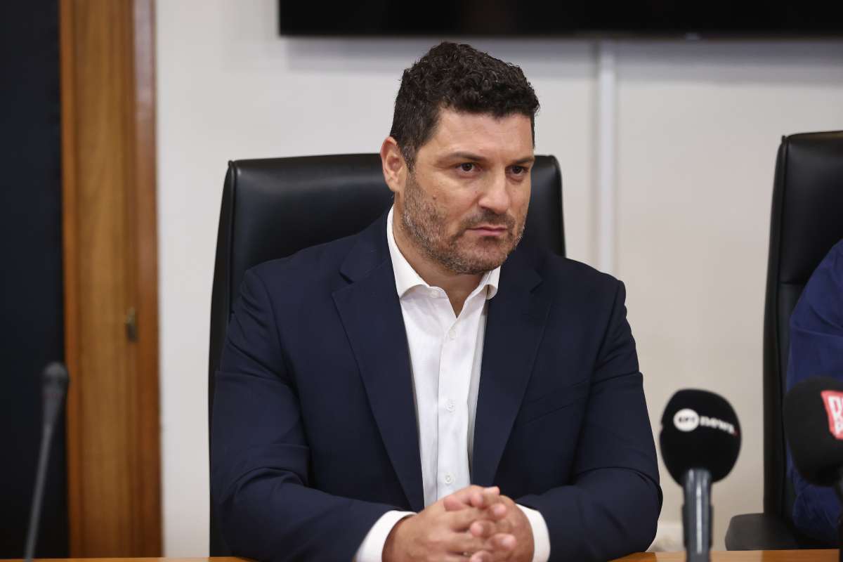 Τεμπονέρας: «Πλαφόν τώρα στα διυλιστήρια» – Τα 4 μέτρα για καύσιμα και η επίθεση για τις 120 δόσεις