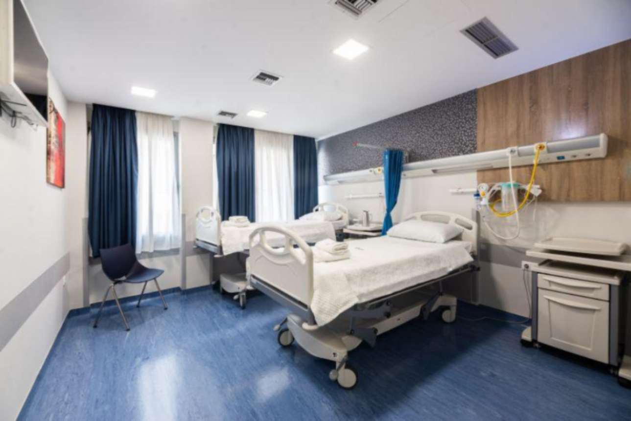 «Βόμβα» στις ιδιωτικές κλινικές: 4.079 υποθέσεις απάτης και 2,2 εκατ. ευρώ – Πώς φουσκώνουν οι λογαριασμοί