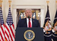 ΗΠΑ–Ιράν: Συναγερμός πολέμου – Αποσύρουν στρατεύματα, στέλνουν αεροπλανοφόρα και εξετάζουν νέα πλήγματα
