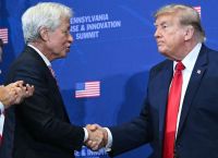 Wall Street εναντίον Τραμπ; Οι Αμερικανοί δισεκατομμυριούχοι αμφισβητούν το MAGA – Το παρασκήνιο των FT