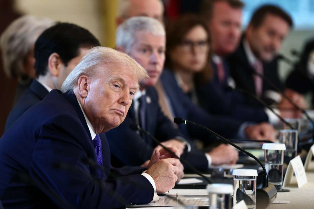 Trump προς Ευρώπη: «Ανοίξτε τα αποθέματα diesel» – Στα 120 εκατ. βαρέλια το αμερικανικό αίτημα