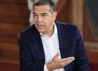 Τσίπρας: «1,40 ευρώ και κάτω, αλλιώς αποτύχατε» — Πυρά για «ψευτοpass» και ακρίβεια